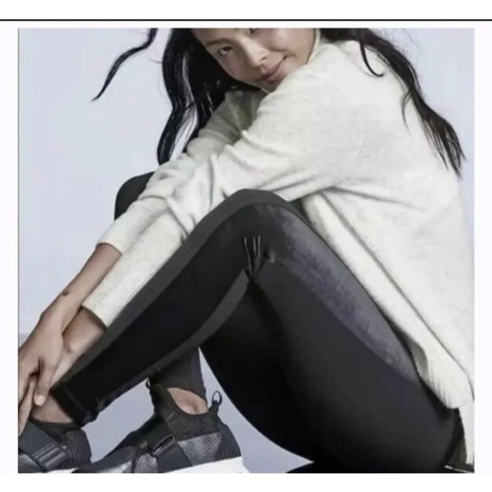 Athleta Tux high waist Leggings Velvet accents with Pockets